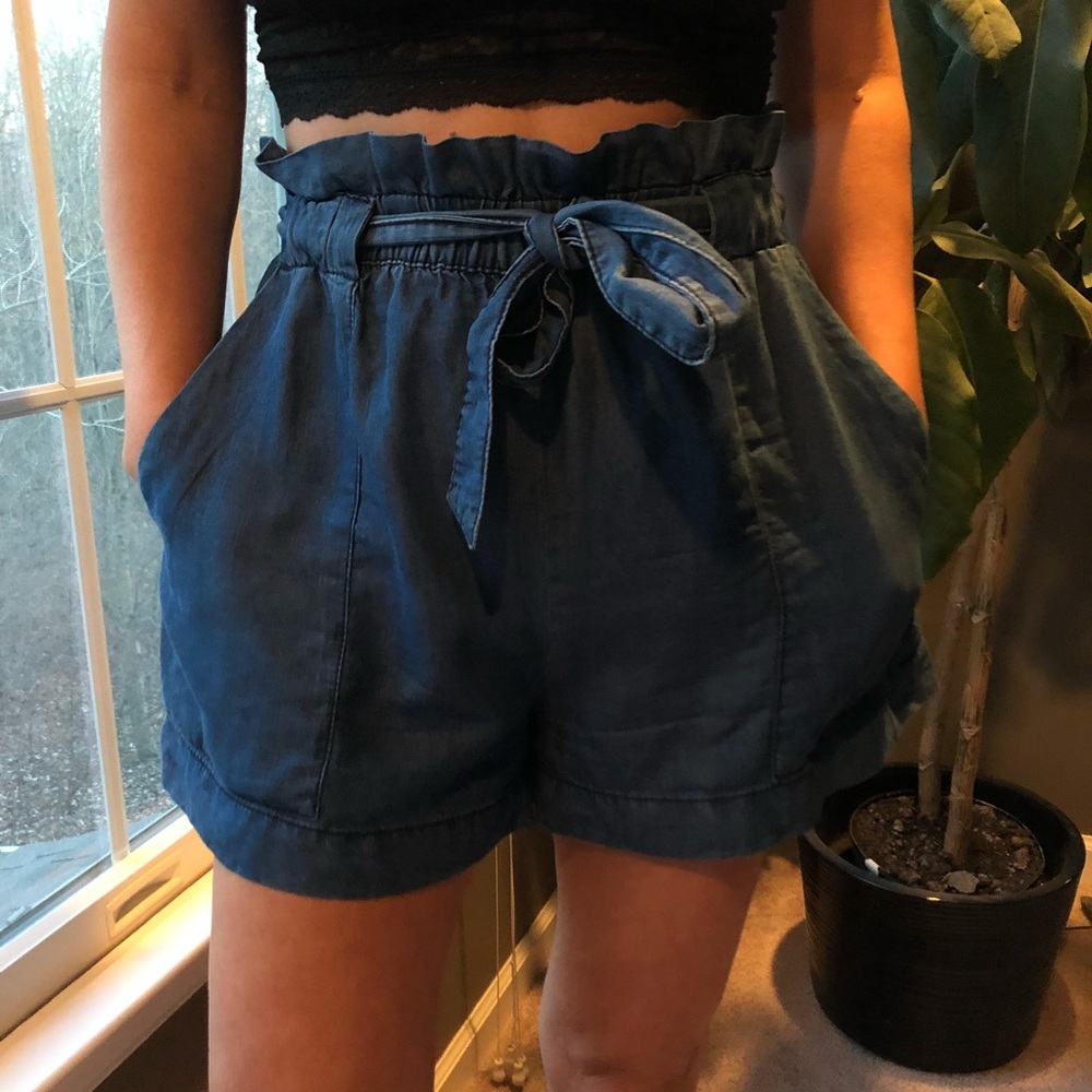 H&M HIGH WAISTED SHORTS